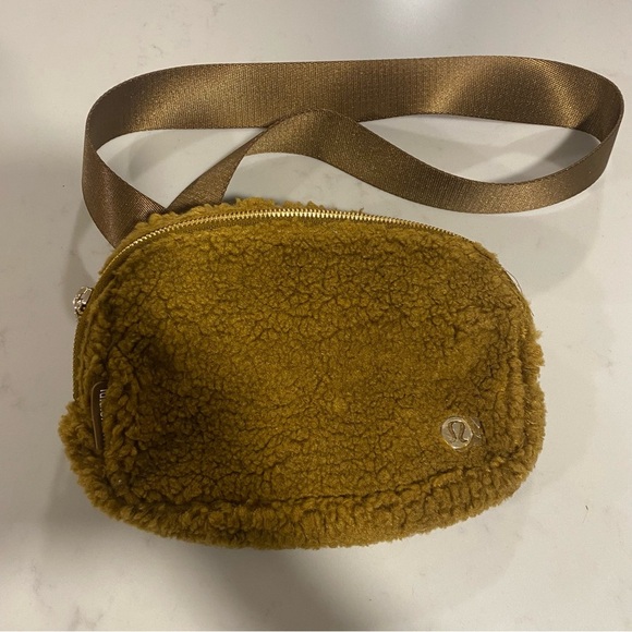 NWOT Lululemon Athletica Brown Everywhere Beltbag - Picture 1 of 7